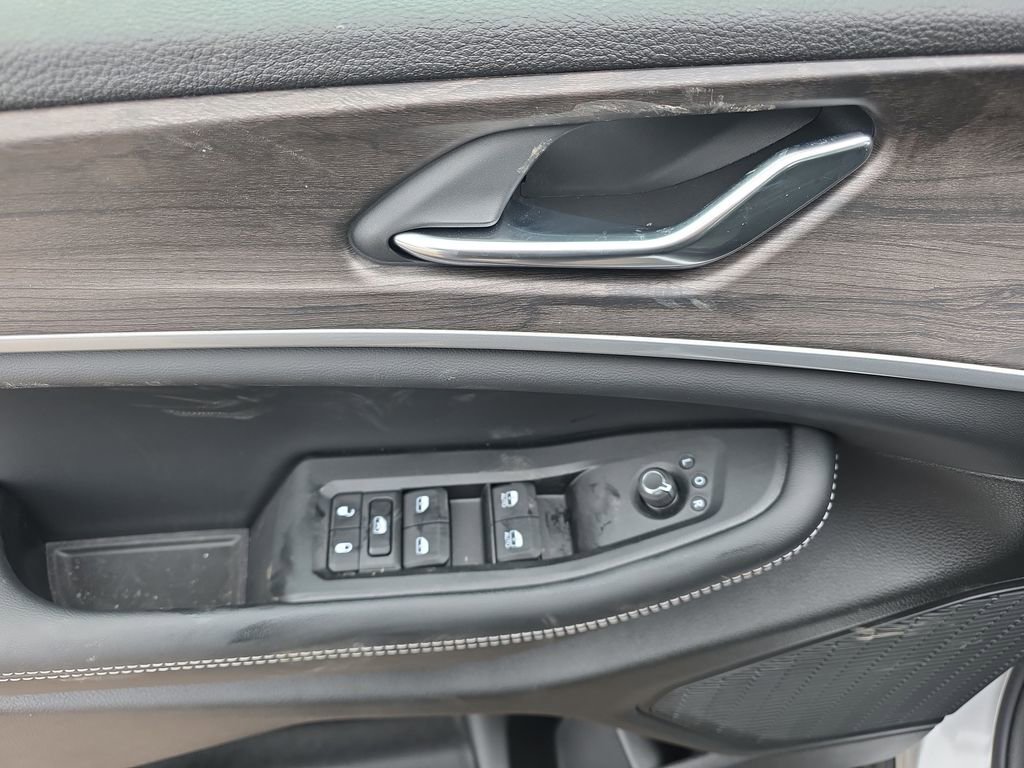 New 2026 Jeep Grand Cherokee Laredo image 10