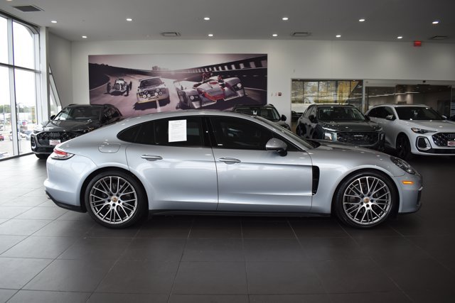 Used 2022 Porsche Panamera RWD image 8