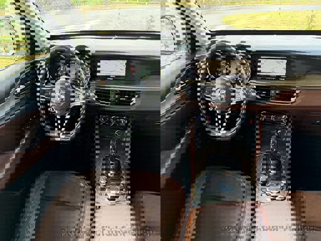 Used 2018 Alfa Romeo Stelvio Ti image 11