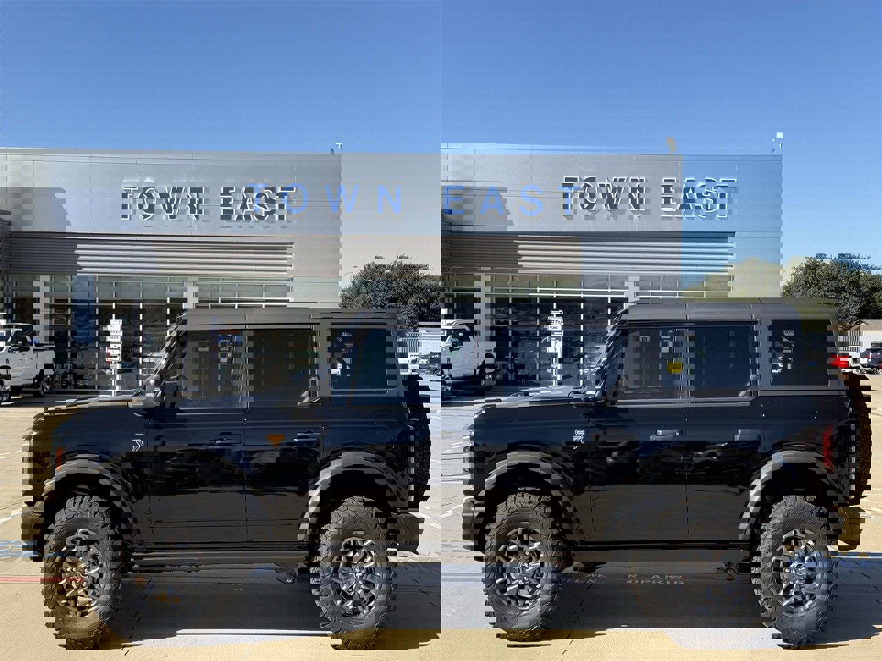 New 2025 Ford Bronco Badlands image 28