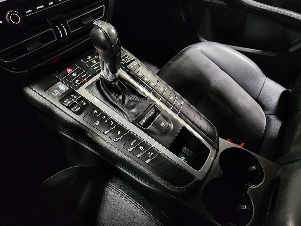Used 2020 Porsche Macan AWD/4WD image 39