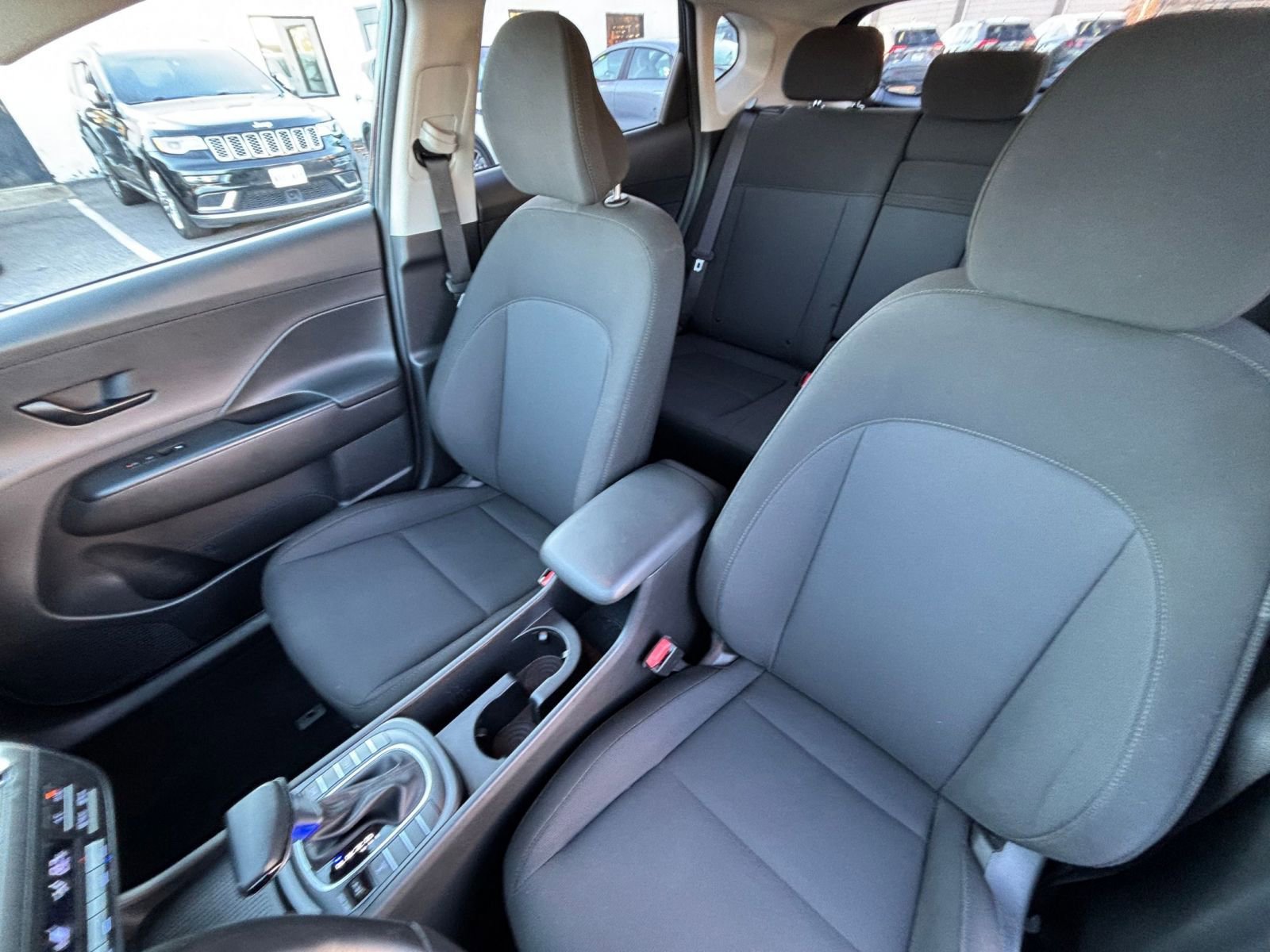 Used 2025 Hyundai Kona SEL image 36