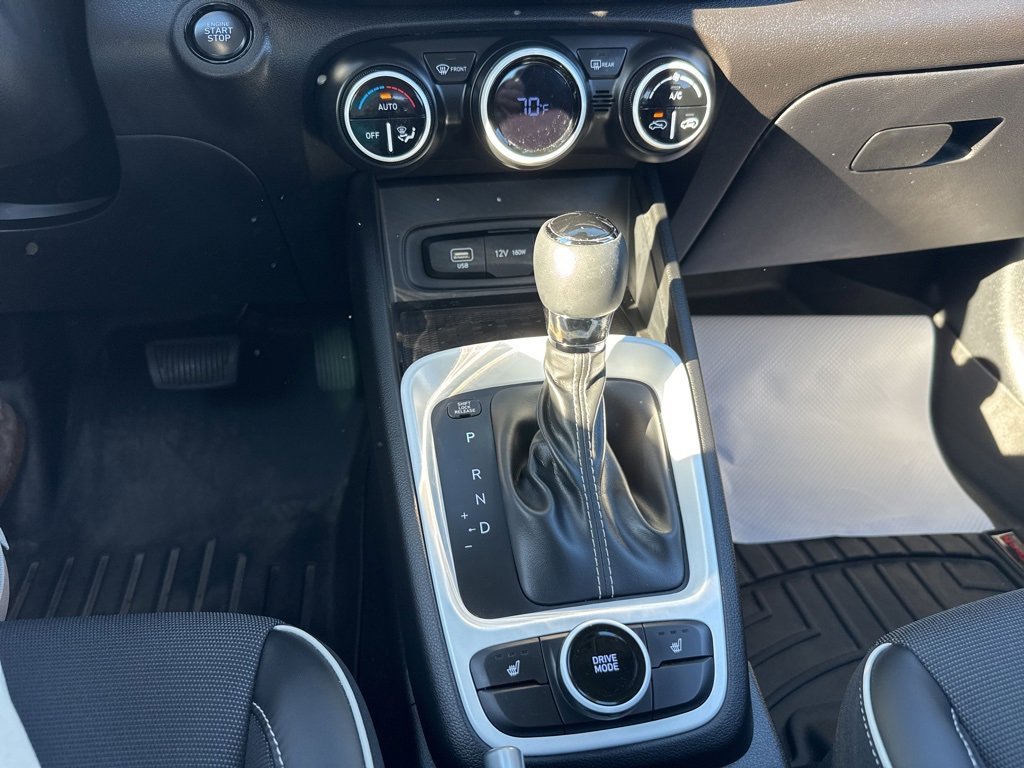 Used 2023 Hyundai Venue Limited image 23