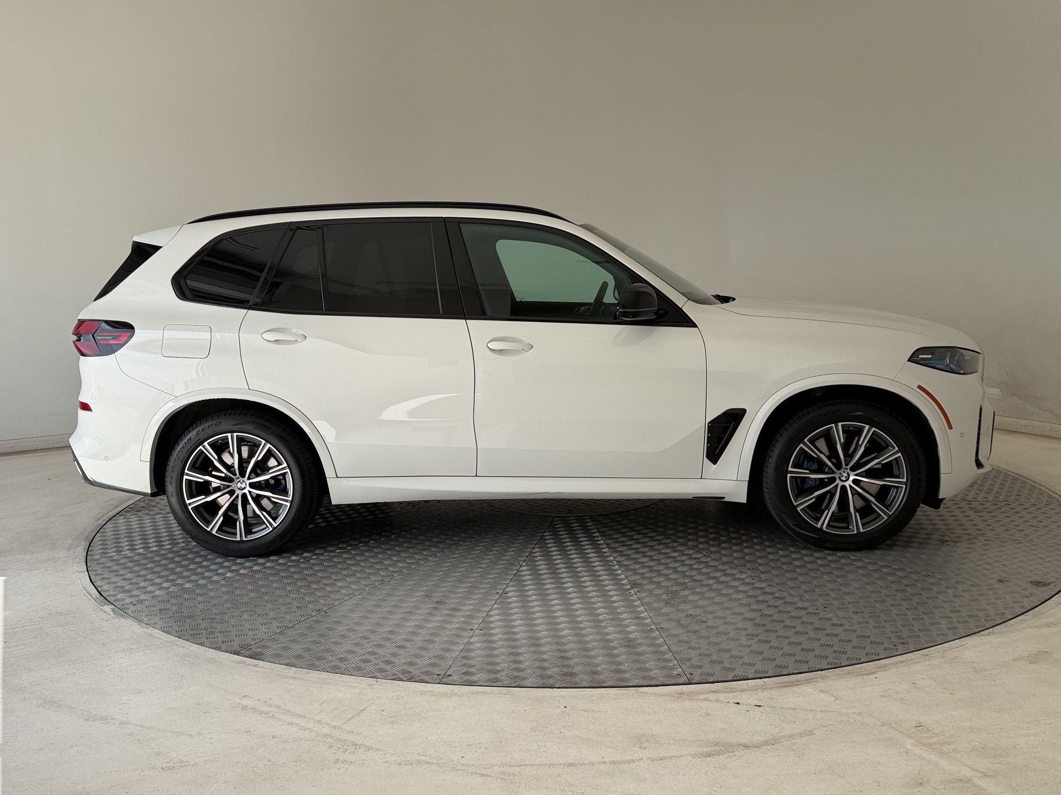 Certified 2025 BMW X5 M60i w/ Climate Comfort Package AWD/4WD image 8