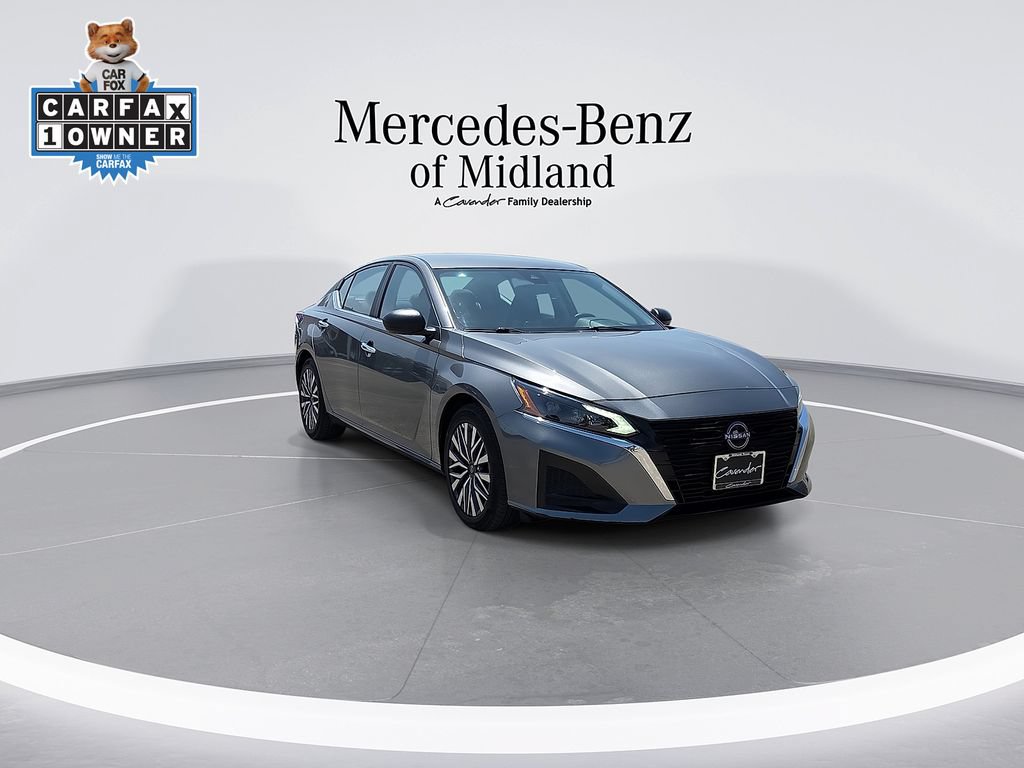 Used 2025 Nissan Altima 2.5 SV FWD image 2