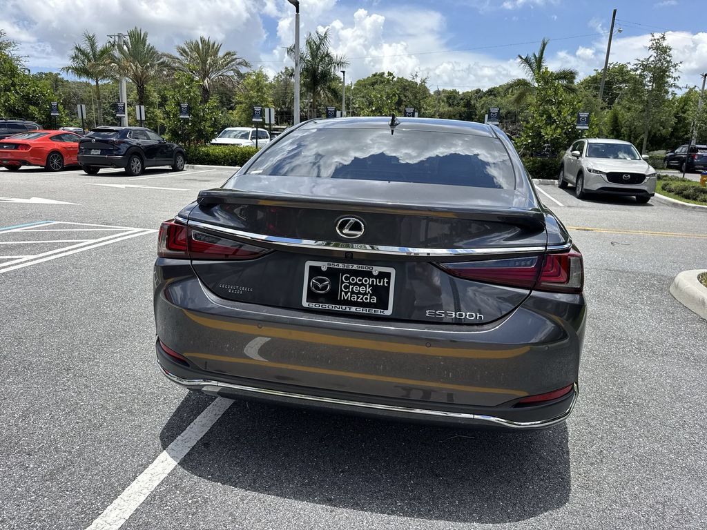 Used 2024 Lexus ES 300h Ultra Luxury w/ Accessory Package (Z2) FWD image 25