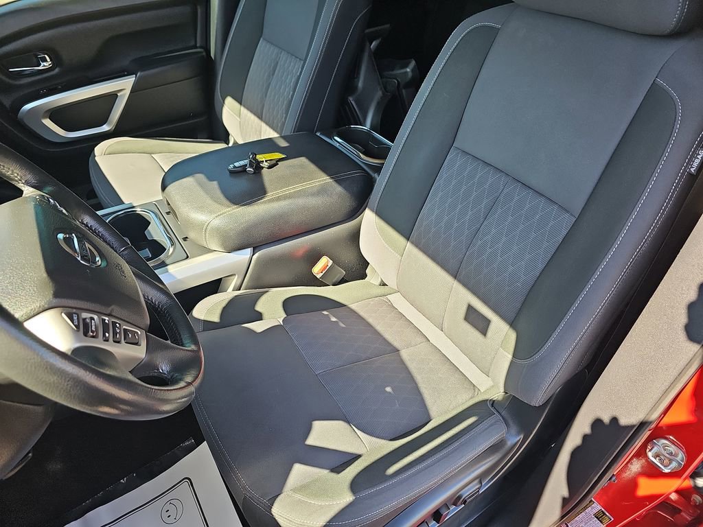 Used 2020 Nissan Titan SV w/ SV Convenience Package image 18