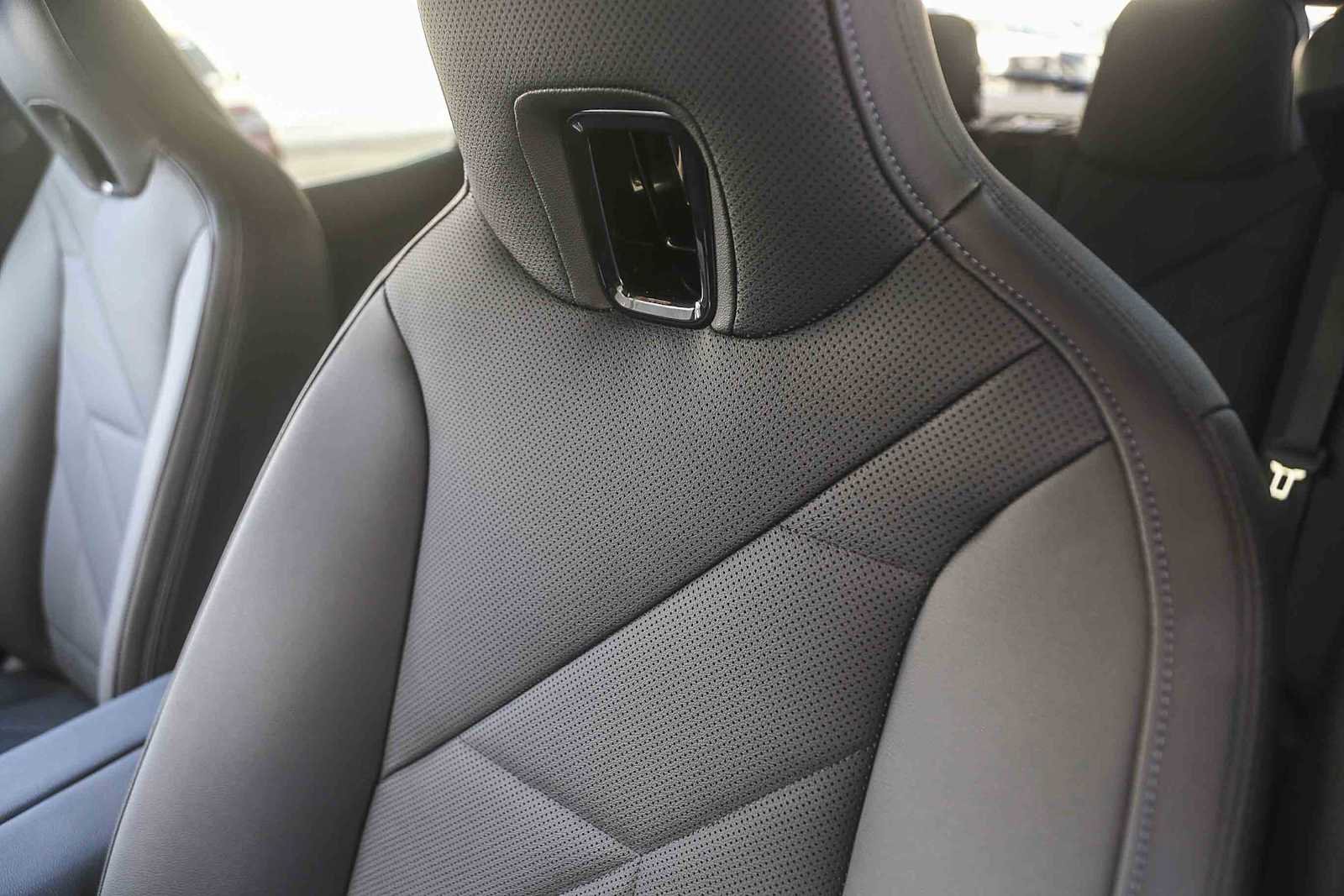 Used 2025 BMW iX xDrive50 w/ Sport Package image 21