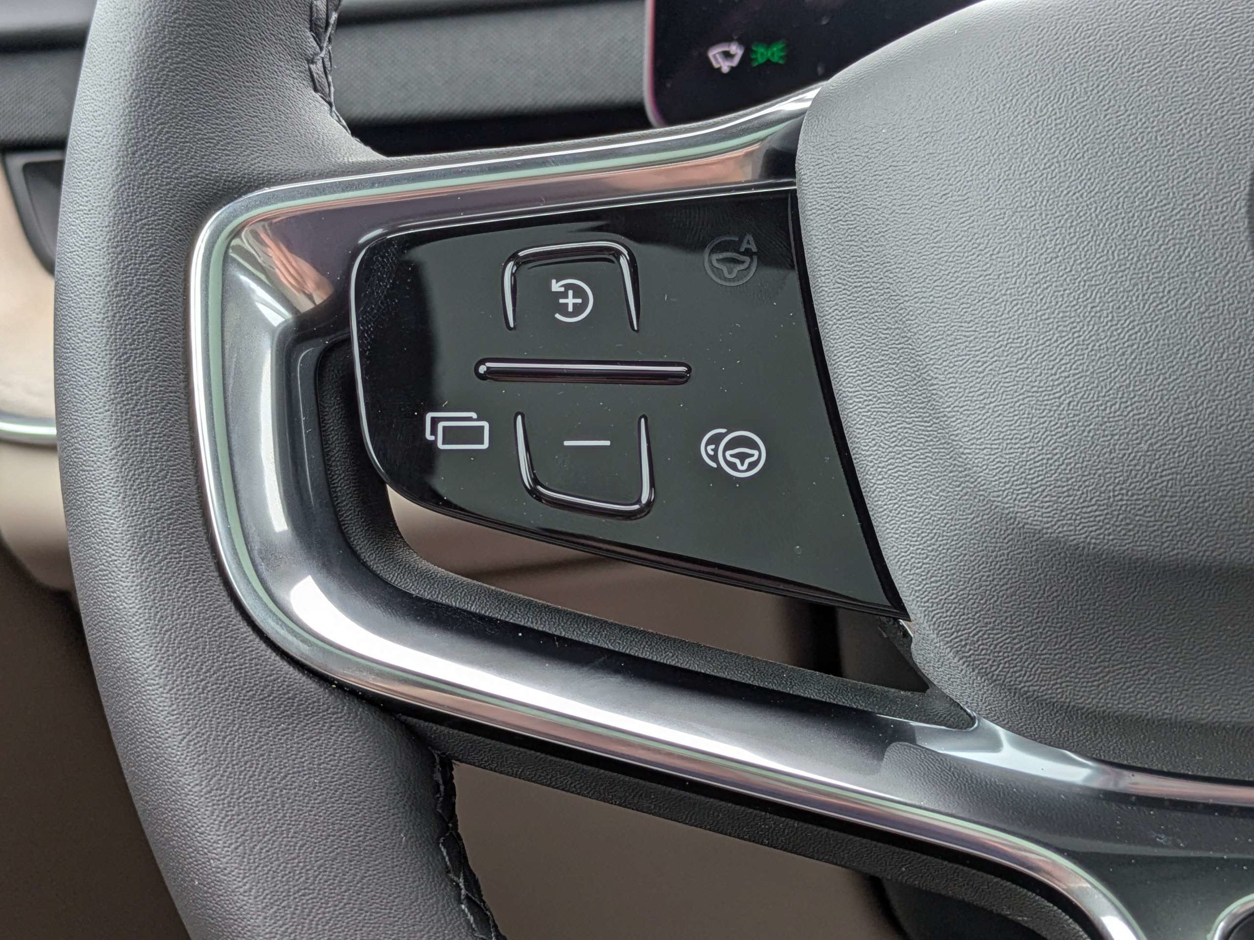 New 2025 Volvo EX90 Plus AWD/4WD image 22
