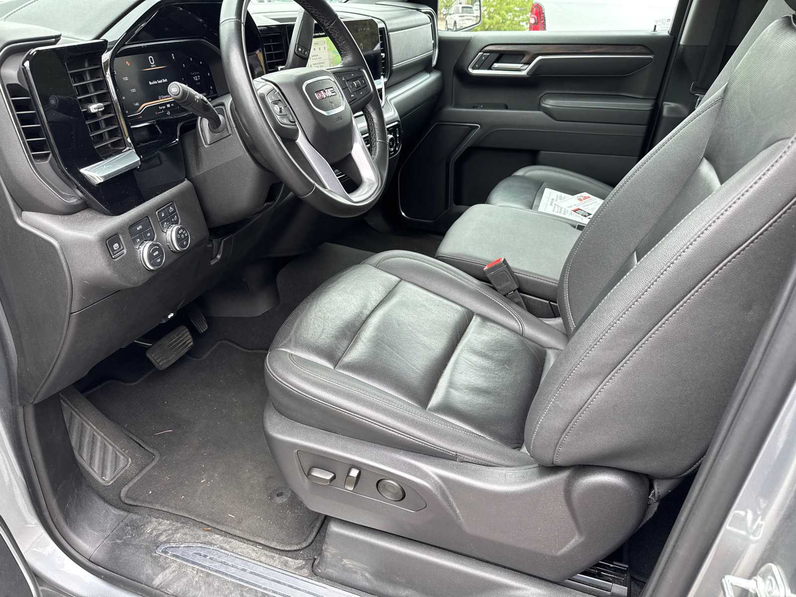 Used 2025 GMC Sierra 1500 SLT AWD/4WD image 12