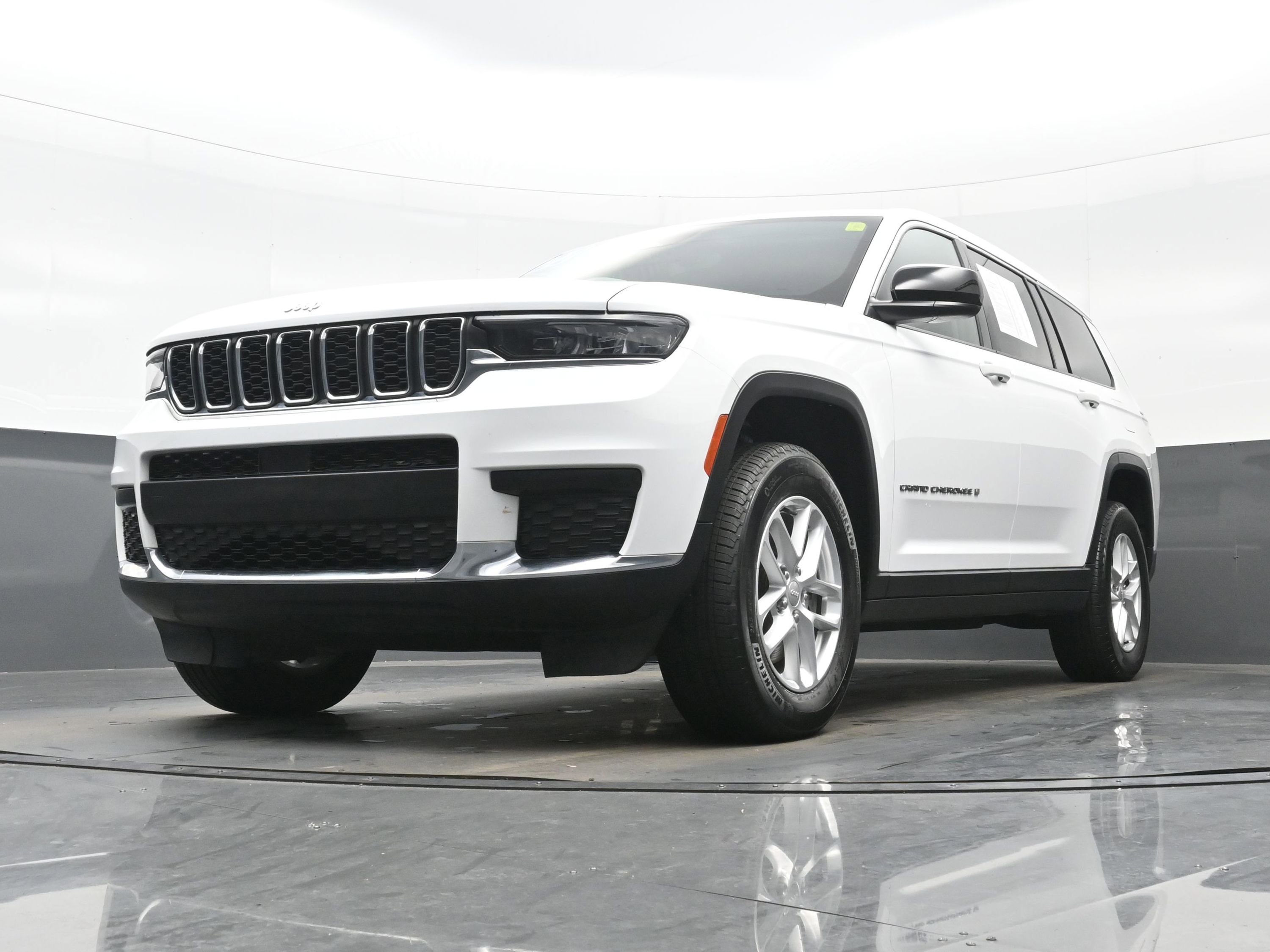 Used 2022 Jeep Grand Cherokee L Laredo w/ Luxury Tech Group I image 27
