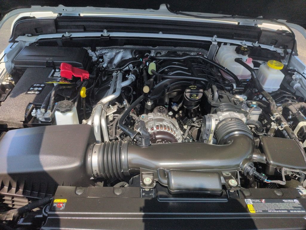 Used 2025 Jeep Gladiator Rubicon w/ Technology Group AWD/4WD image 39