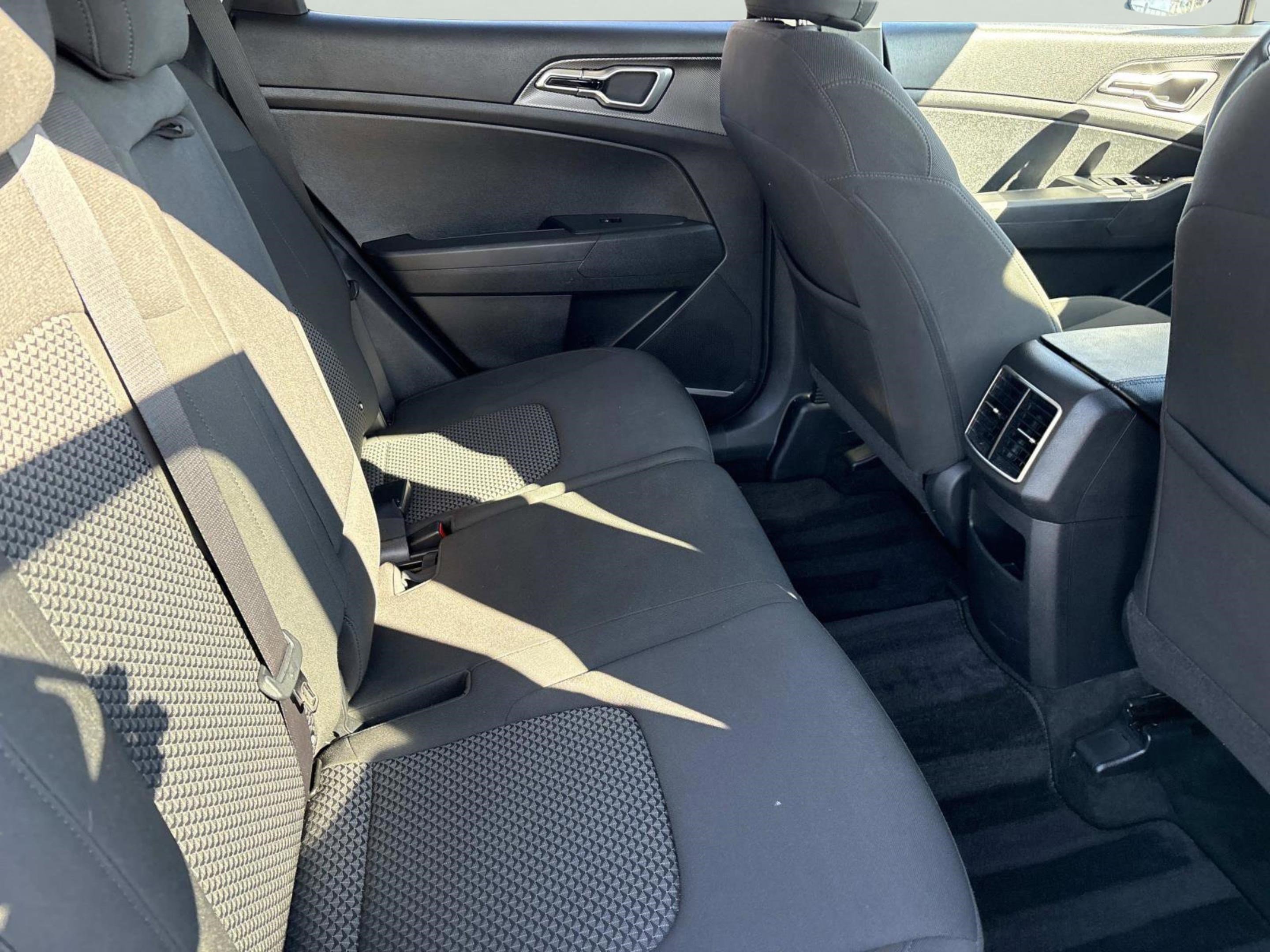 Used 2024 Kia Sportage LX image 20