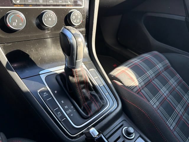 Used 2017 Volkswagen Golf 4-Door FWD image 26