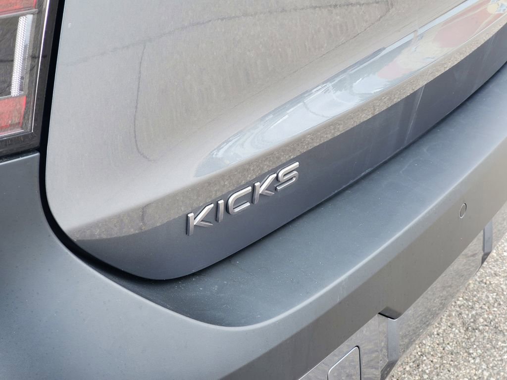 Used 2025 Nissan Kicks SR AWD/4WD image 7