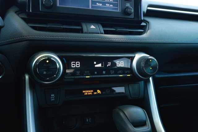 Used 2019 Toyota RAV4 XLE FWD image 18