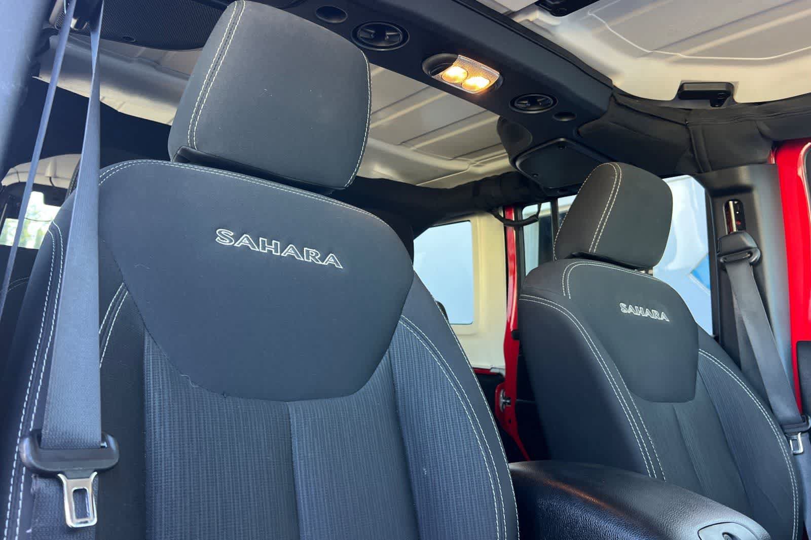 Used 2018 Jeep Wrangler Unlimited Sahara AWD/4WD image 19