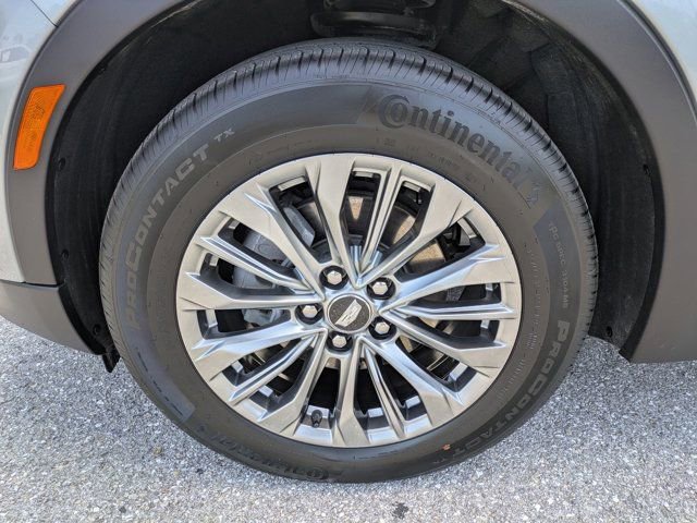 Used 2025 Cadillac XT4 Premium Luxury FWD image 11