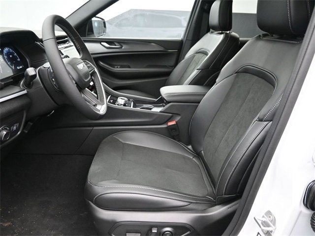 New 2025 Jeep Grand Cherokee Altitude image 22