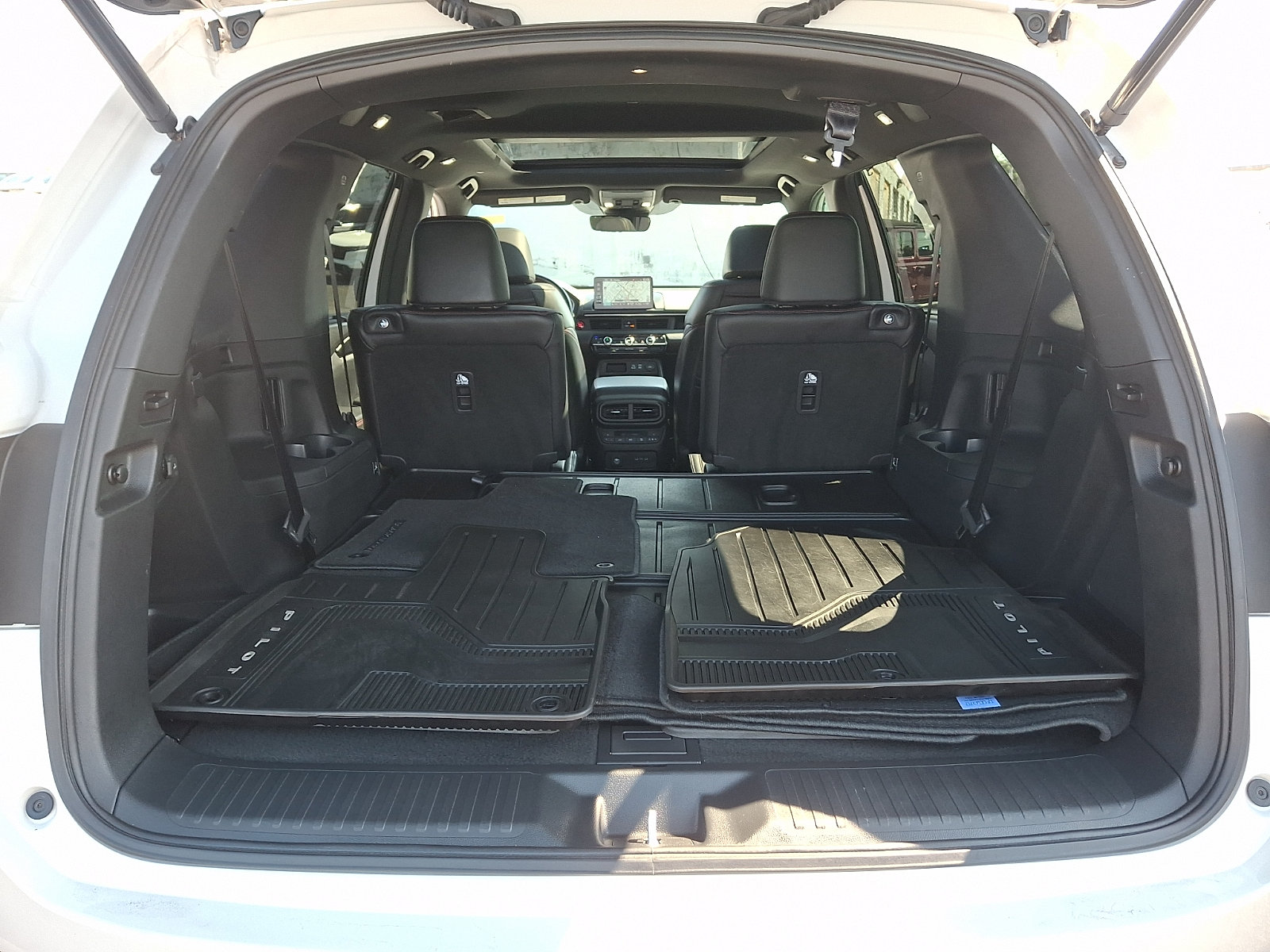 Used 2025 Honda Pilot Black Edition image 29