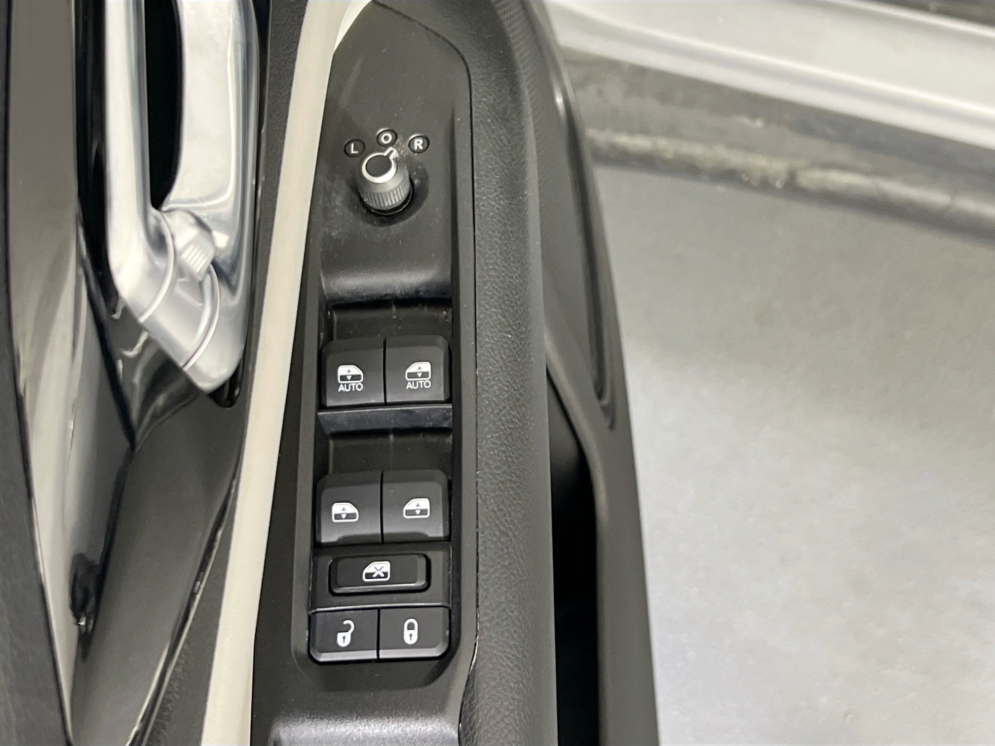 Used 2022 Jeep Compass Limited image 17