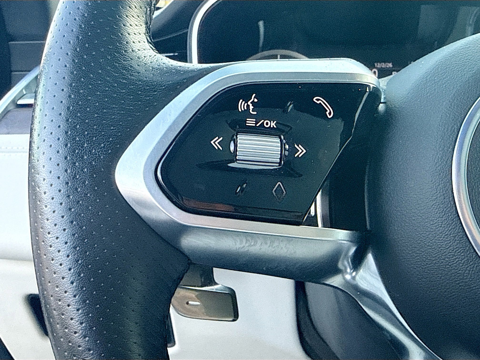 Used 2023 Jaguar F-PACE R-Dynamic S image 37