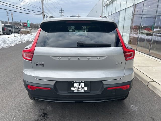 Certified 2025 Volvo XC40 B5 Plus AWD/4WD image 4
