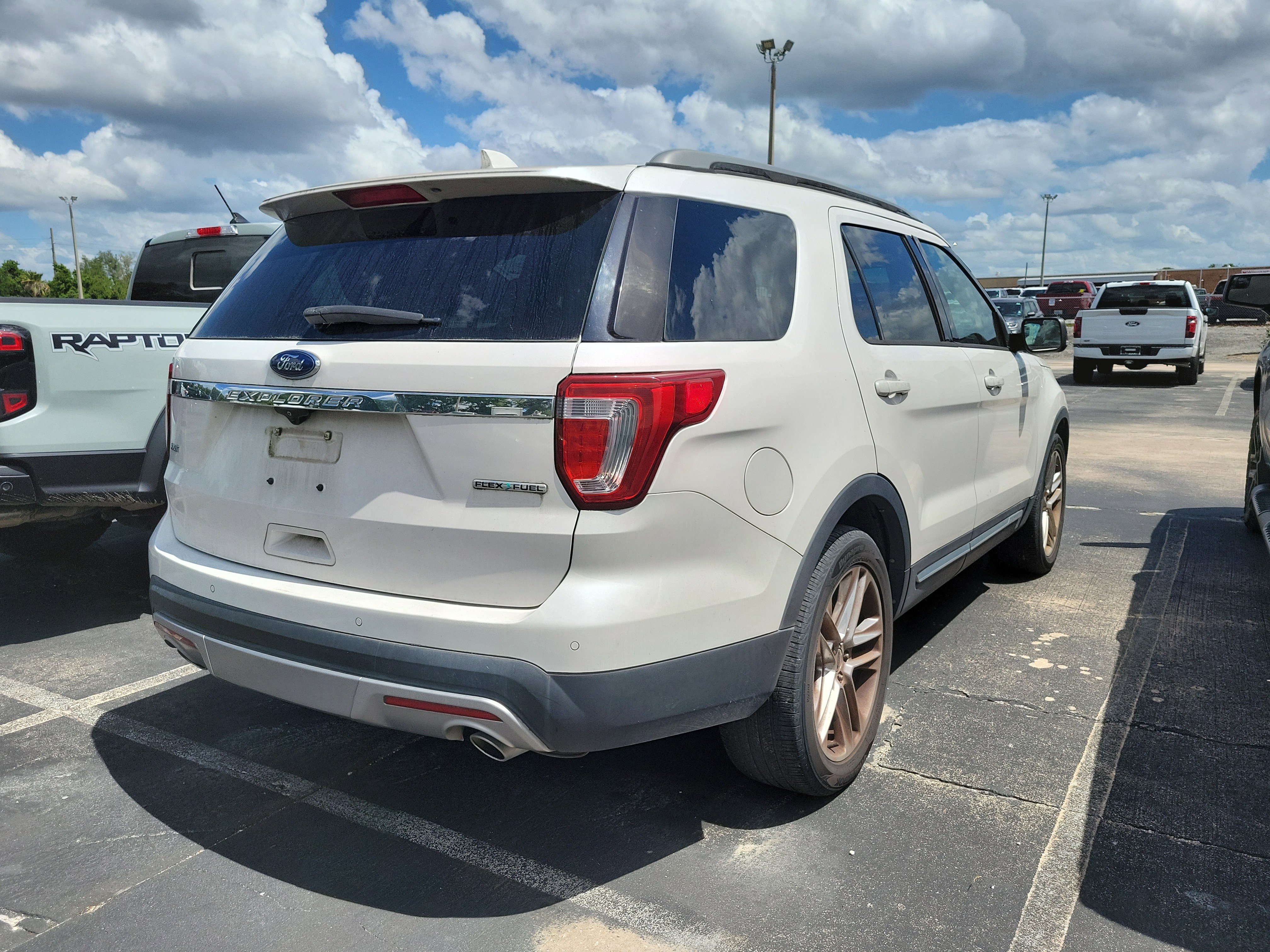 Used 2016 Ford Explorer XLT w/ Equipment Group 202A image 5