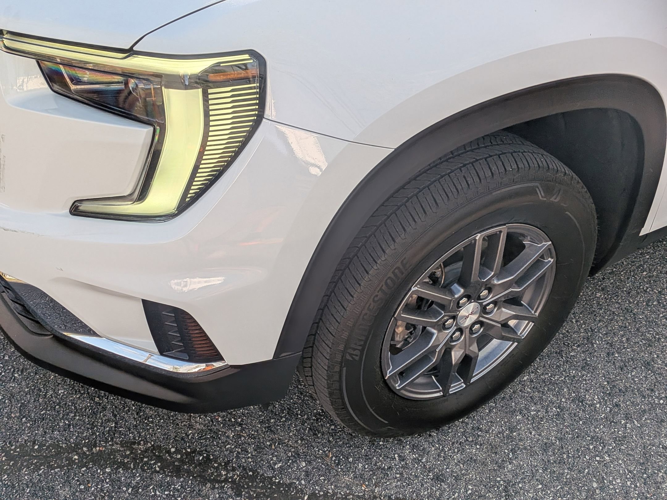 Certified 2025 GMC Acadia Elevation AWD/4WD image 11