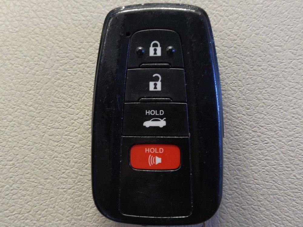 Used 2021 Toyota Camry LE image 32