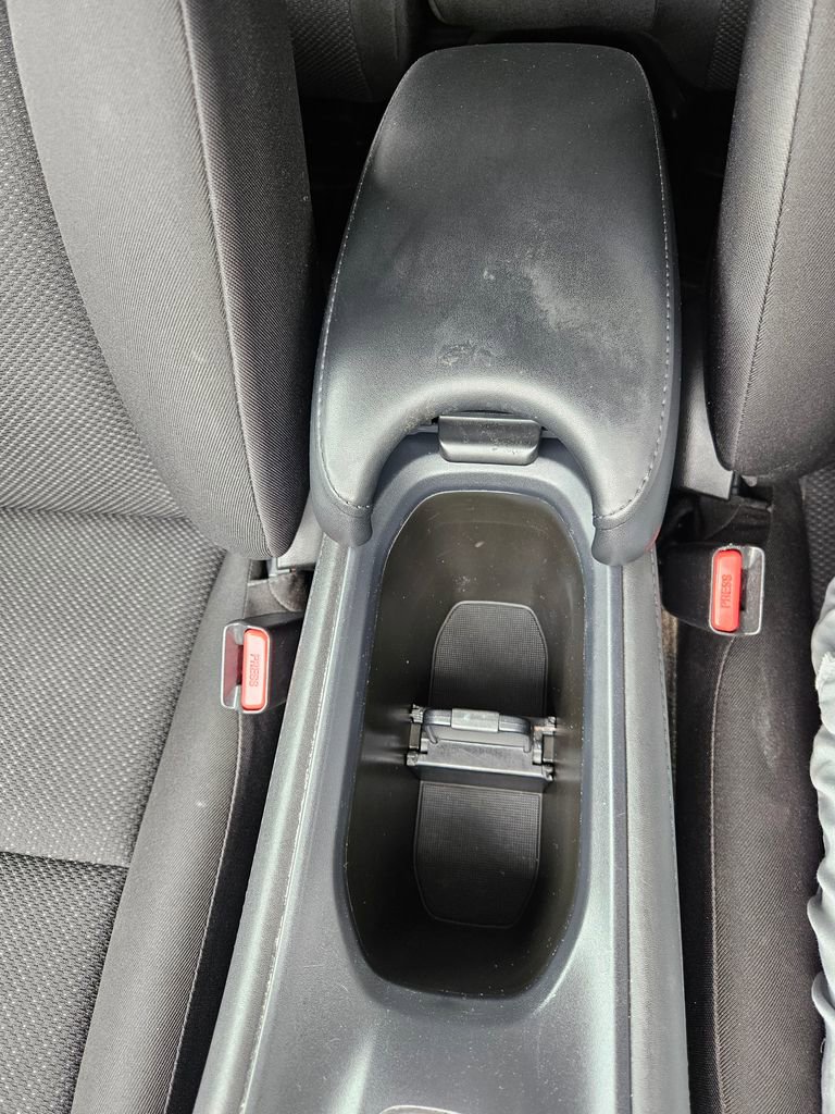 Used 2018 Honda HR-V EX image 16