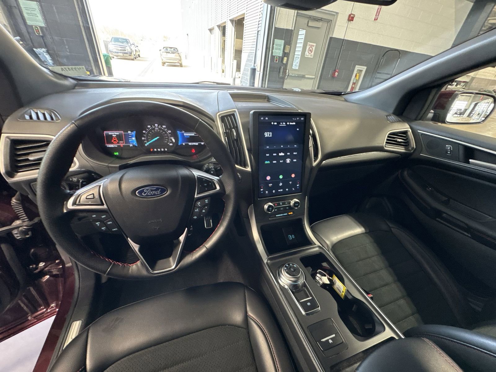 Used 2024 Ford Edge ST-Line w/ Class II Trailer Tow Package AWD/4WD image 2