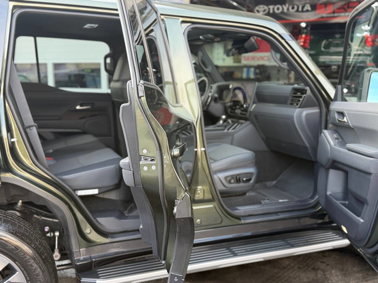 Used 2024 Lexus GX 550 w/ Accessory Package (Z1) image 80