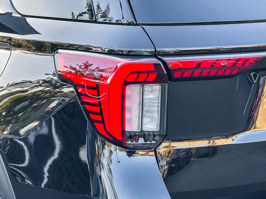 Used 2026 Ford Explorer Active RWD image 11