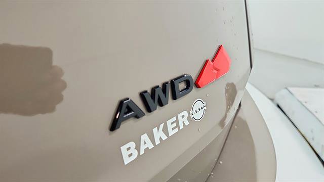 Used 2025 Nissan Rogue SV image 32