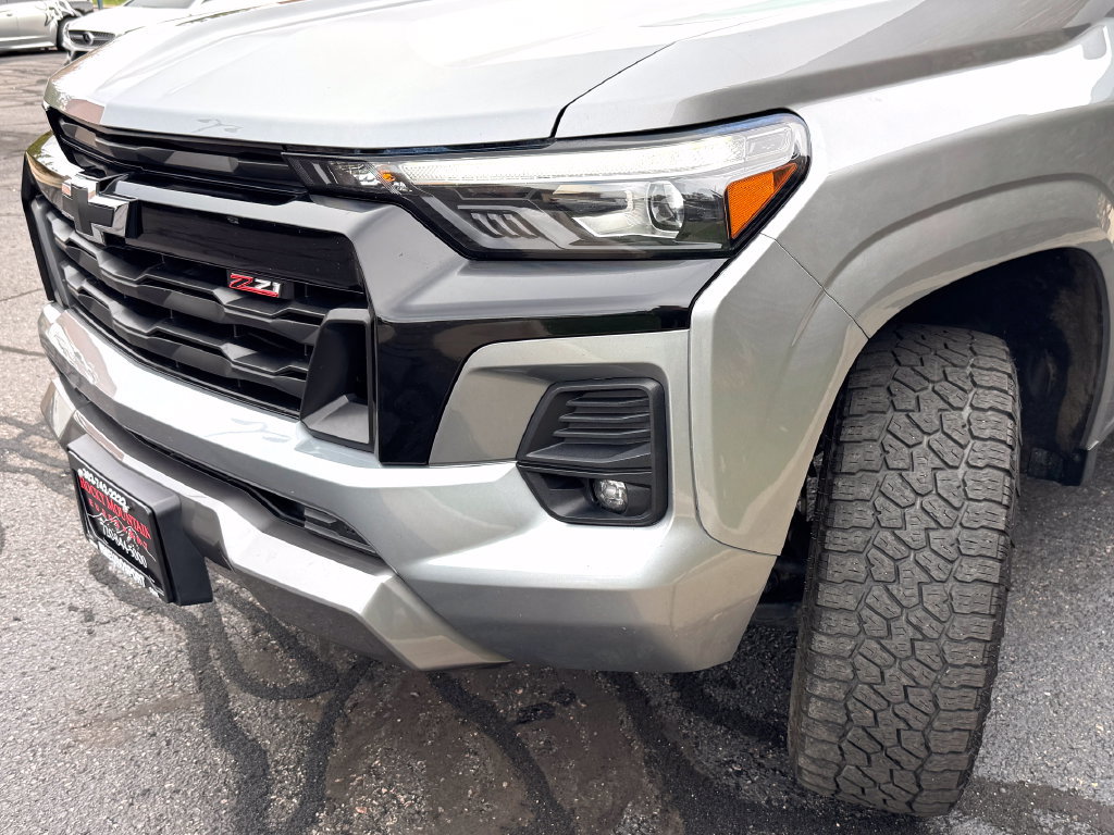 Used 2023 Chevrolet Colorado Z71 w/ Z71 Convenience Package 2 AWD/4WD image 5
