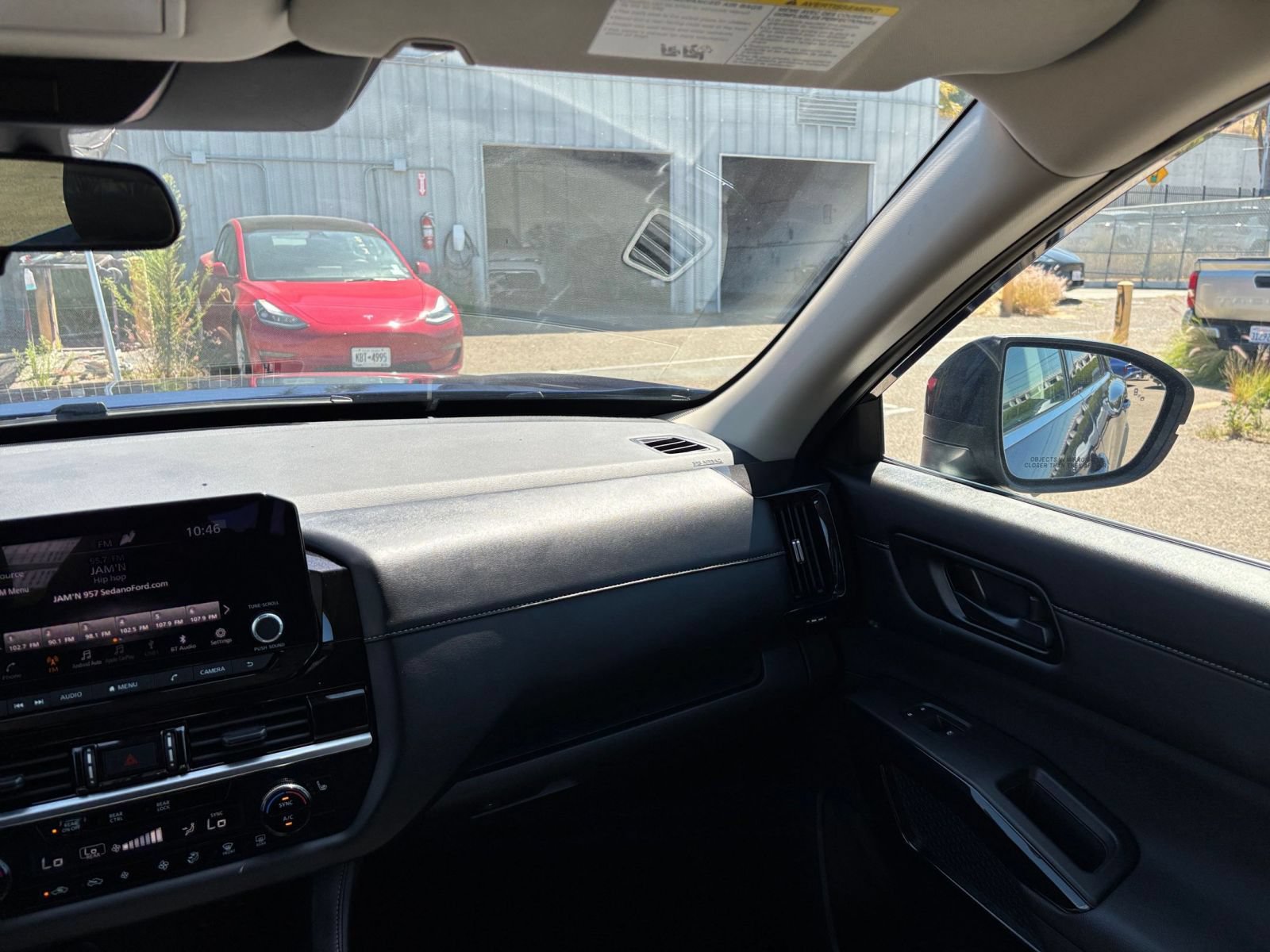 Used 2025 Nissan Pathfinder SV FWD image 37