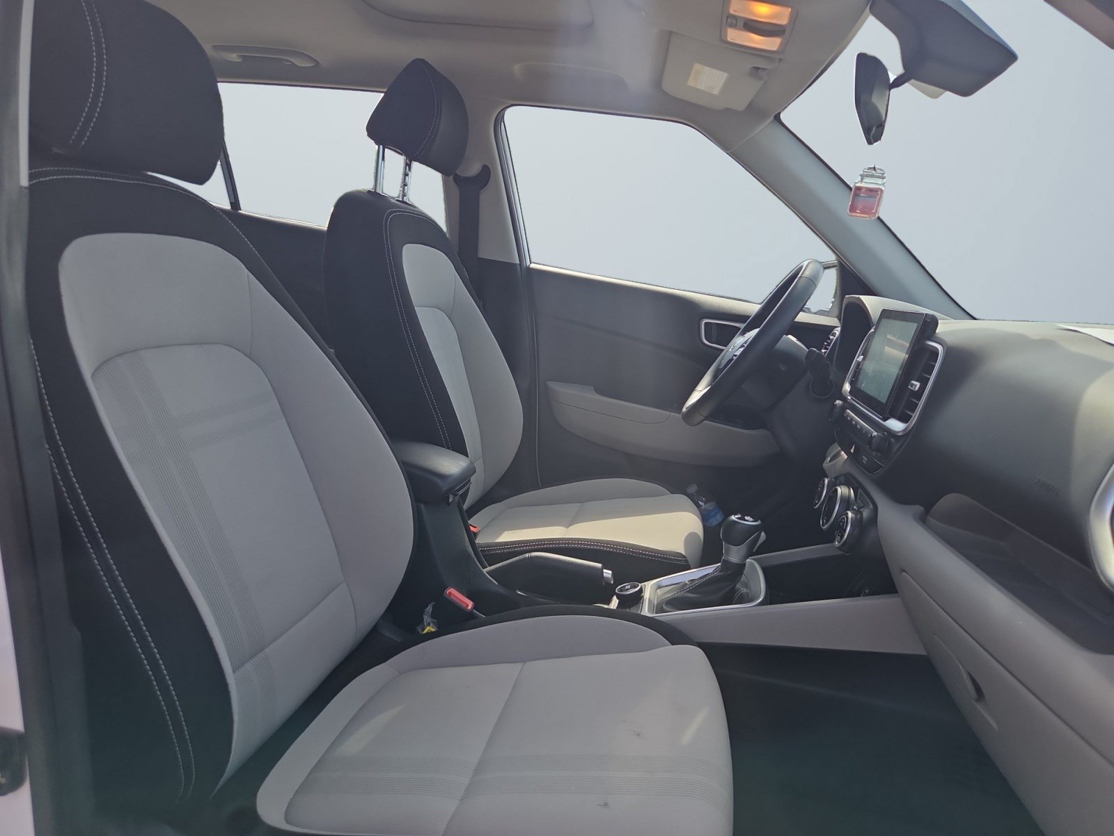Certified 2025 Hyundai Venue SEL FWD image 18
