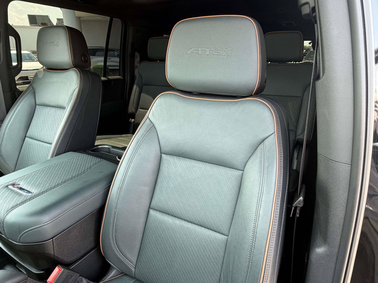 Used 2025 GMC Yukon XL AT4 w/ AT4 Premium Package AWD/4WD image 27