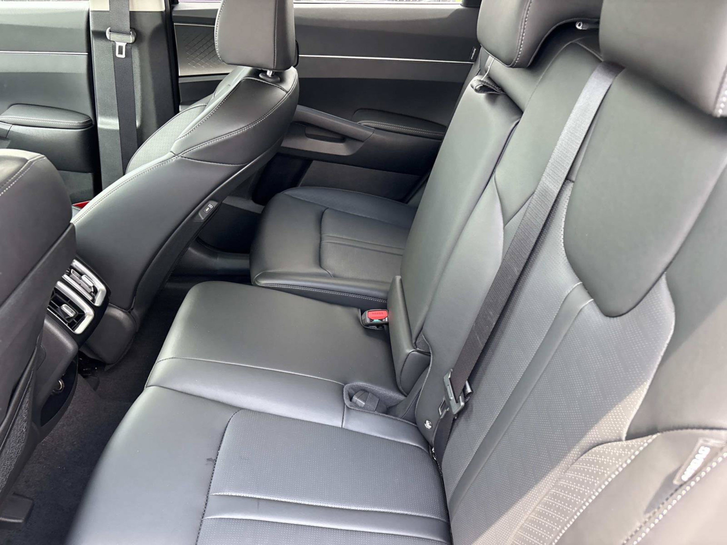New 2026 Kia Sorento S w/ S Panoramic Sunroof Package FWD image 17