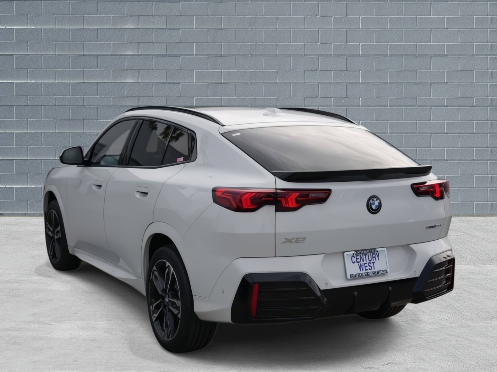 New 2026 BMW X2 xDrive28i AWD/4WD image 3