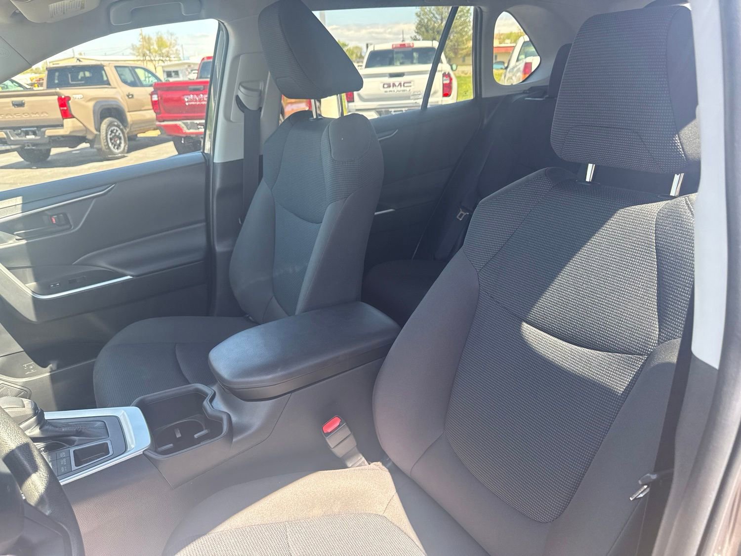 Used 2023 Toyota RAV4 LE AWD/4WD image 22