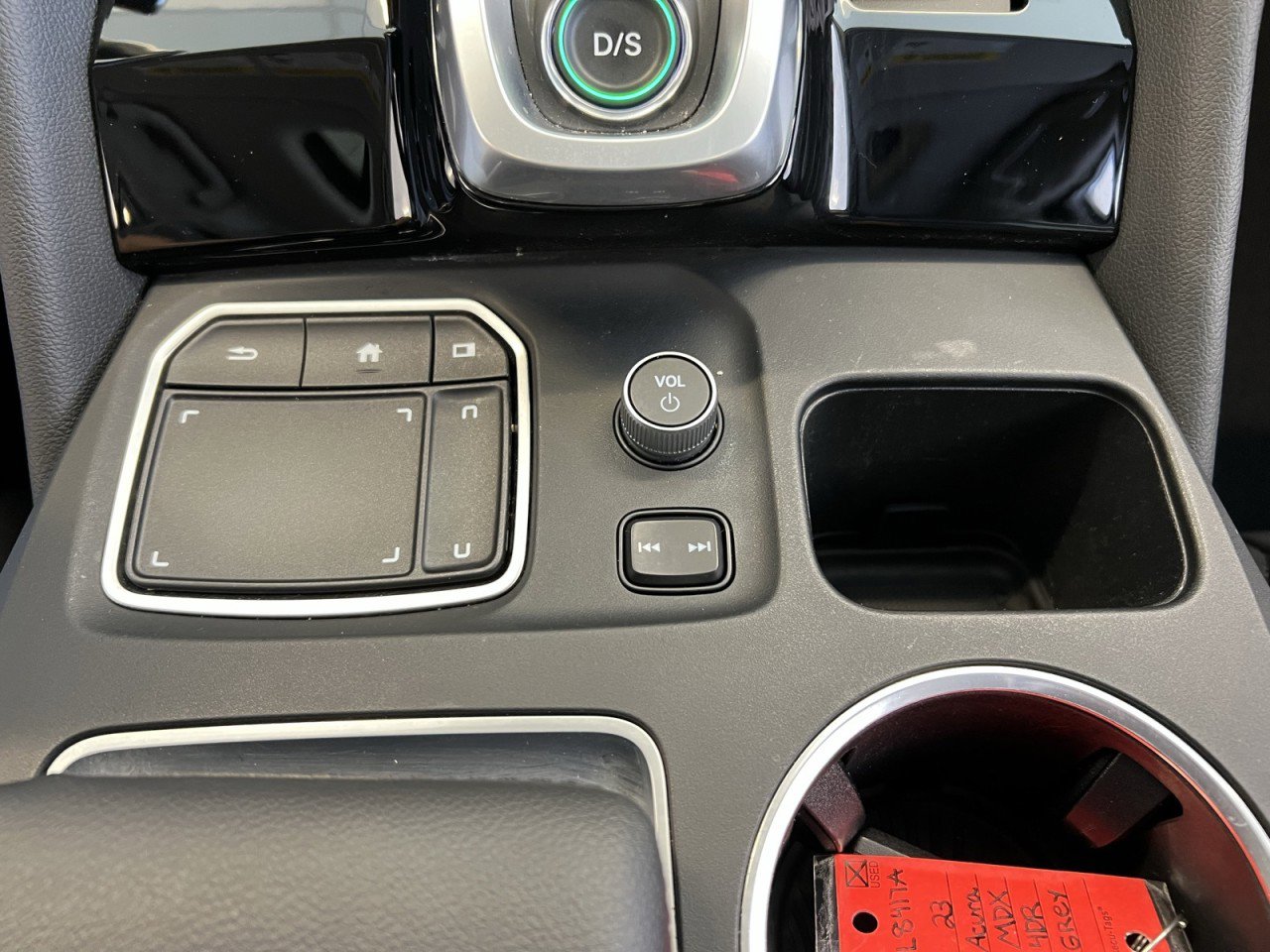 Used 2023 Acura MDX SH-AWD image 25