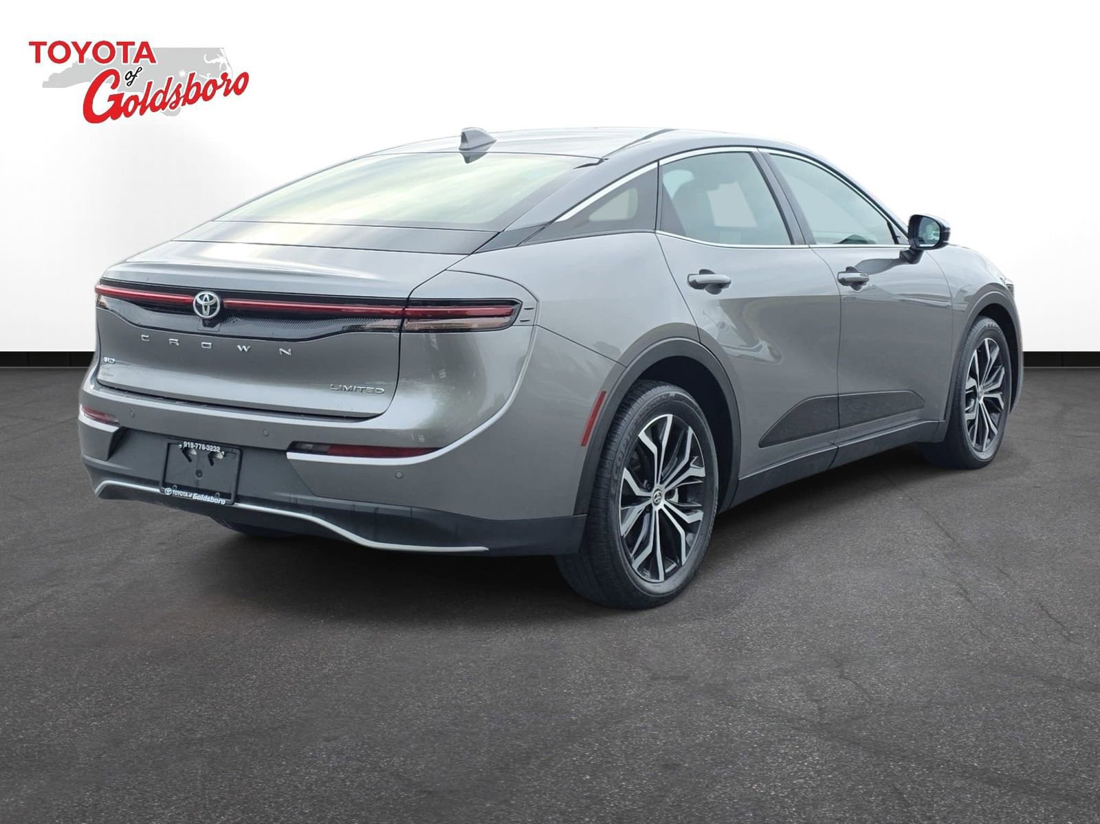 Used 2023 Toyota Crown XLE image 5