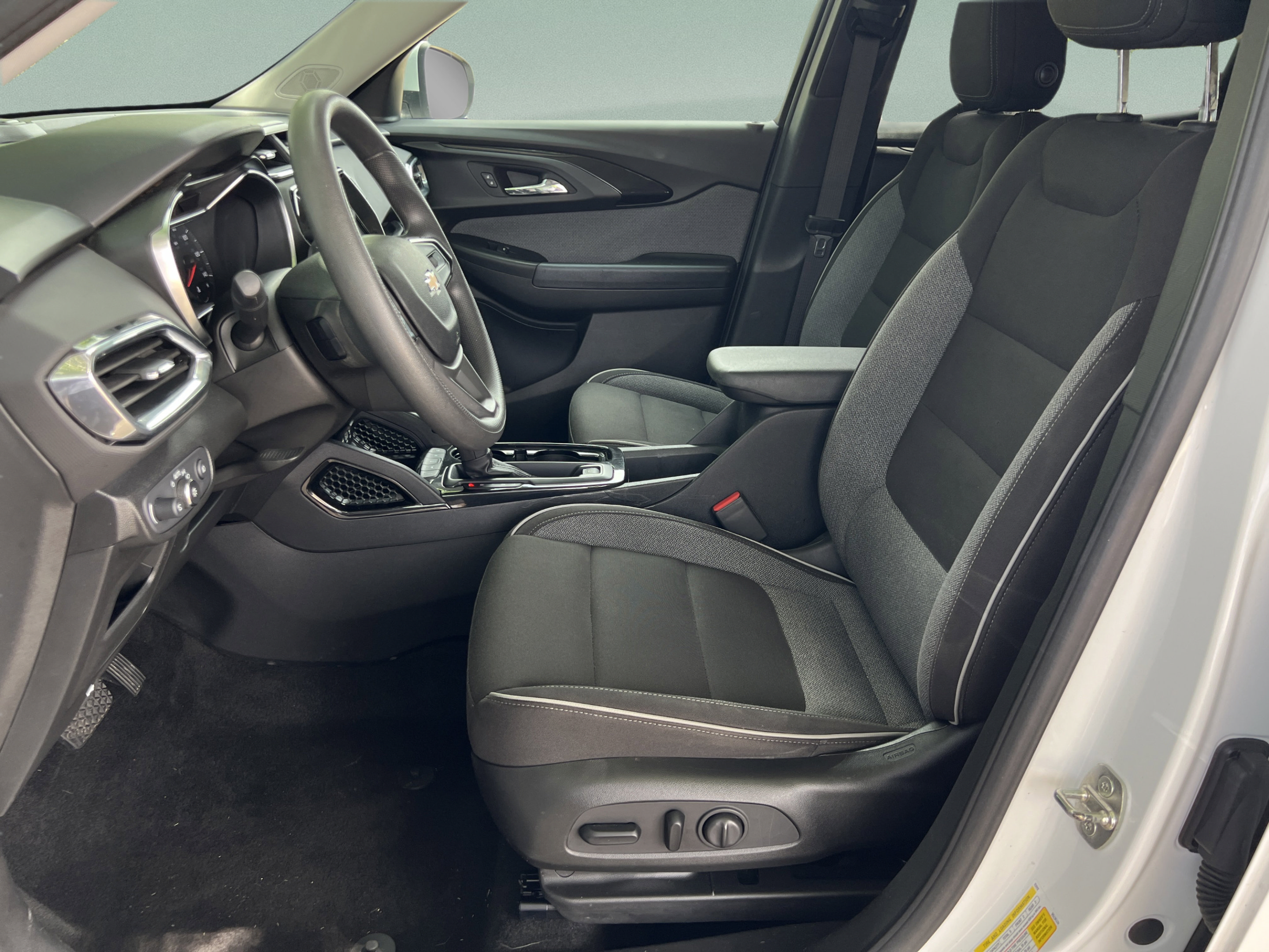 Used 2021 Chevrolet TrailBlazer LT w/ Convenience Package FWD image 22