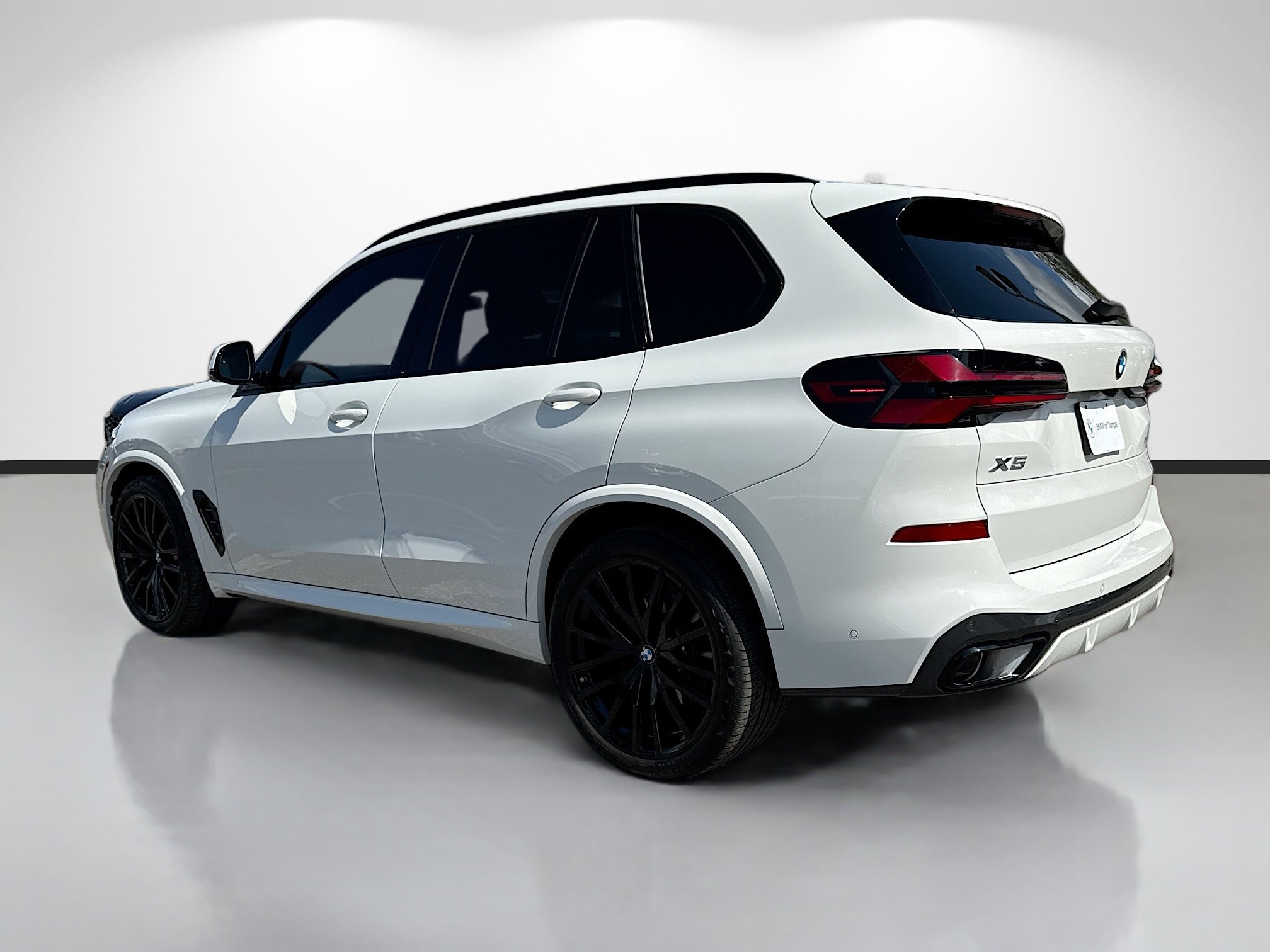Used 2024 BMW X5 xDrive40i w/ Executive Package image 5