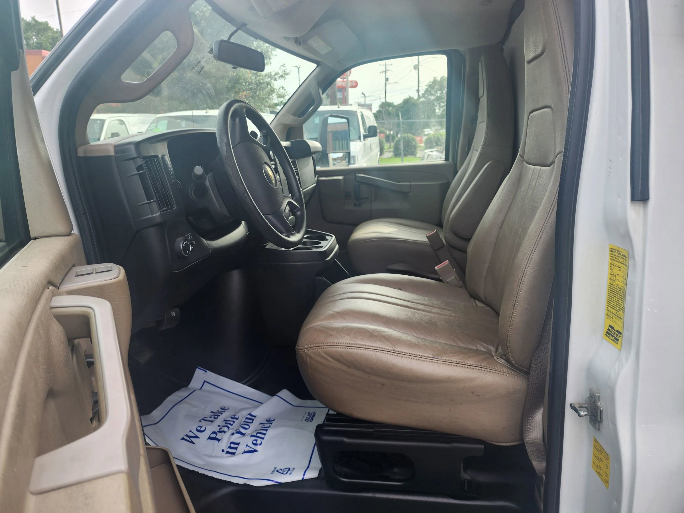 Used 2016 Chevrolet Express 4500 image 7