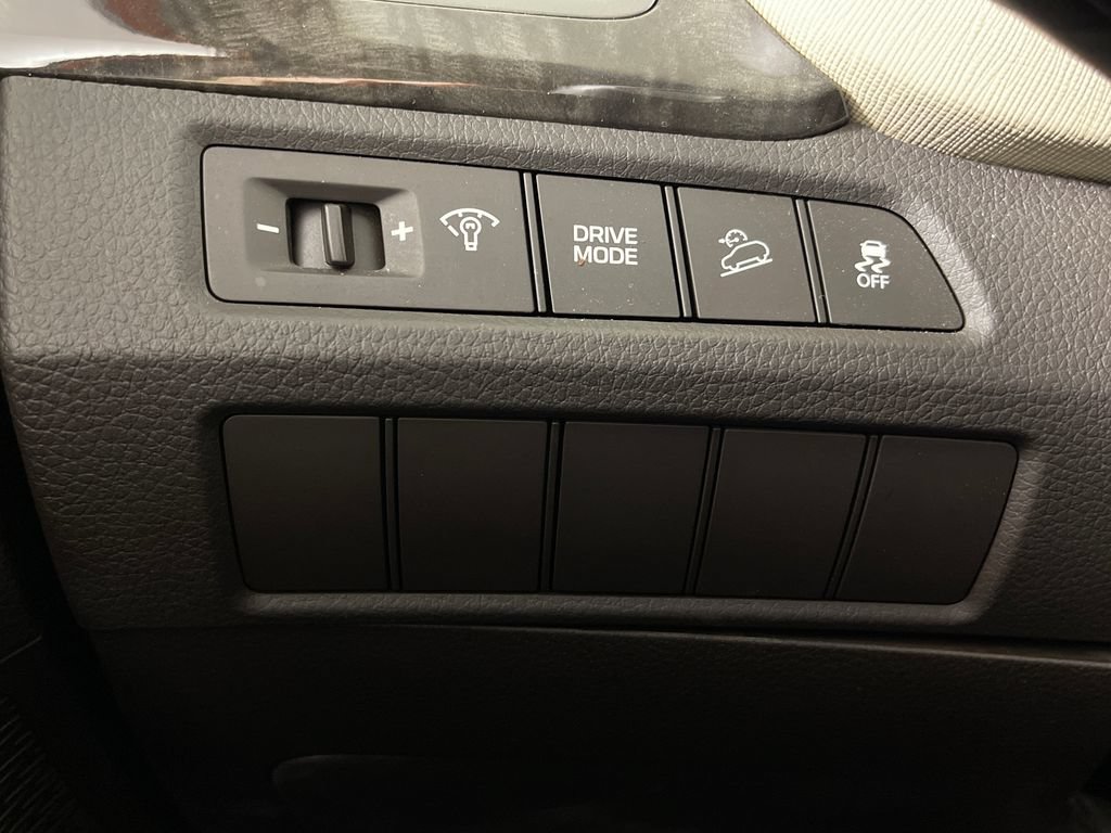Used 2017 Hyundai Santa Fe Sport FWD image 30