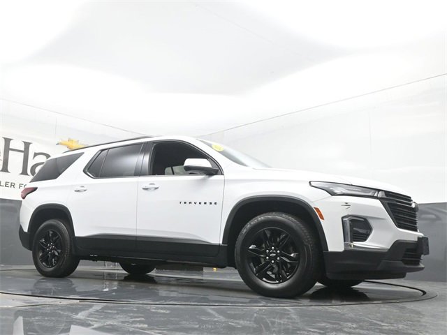 Used 2023 Chevrolet Traverse LT image 2