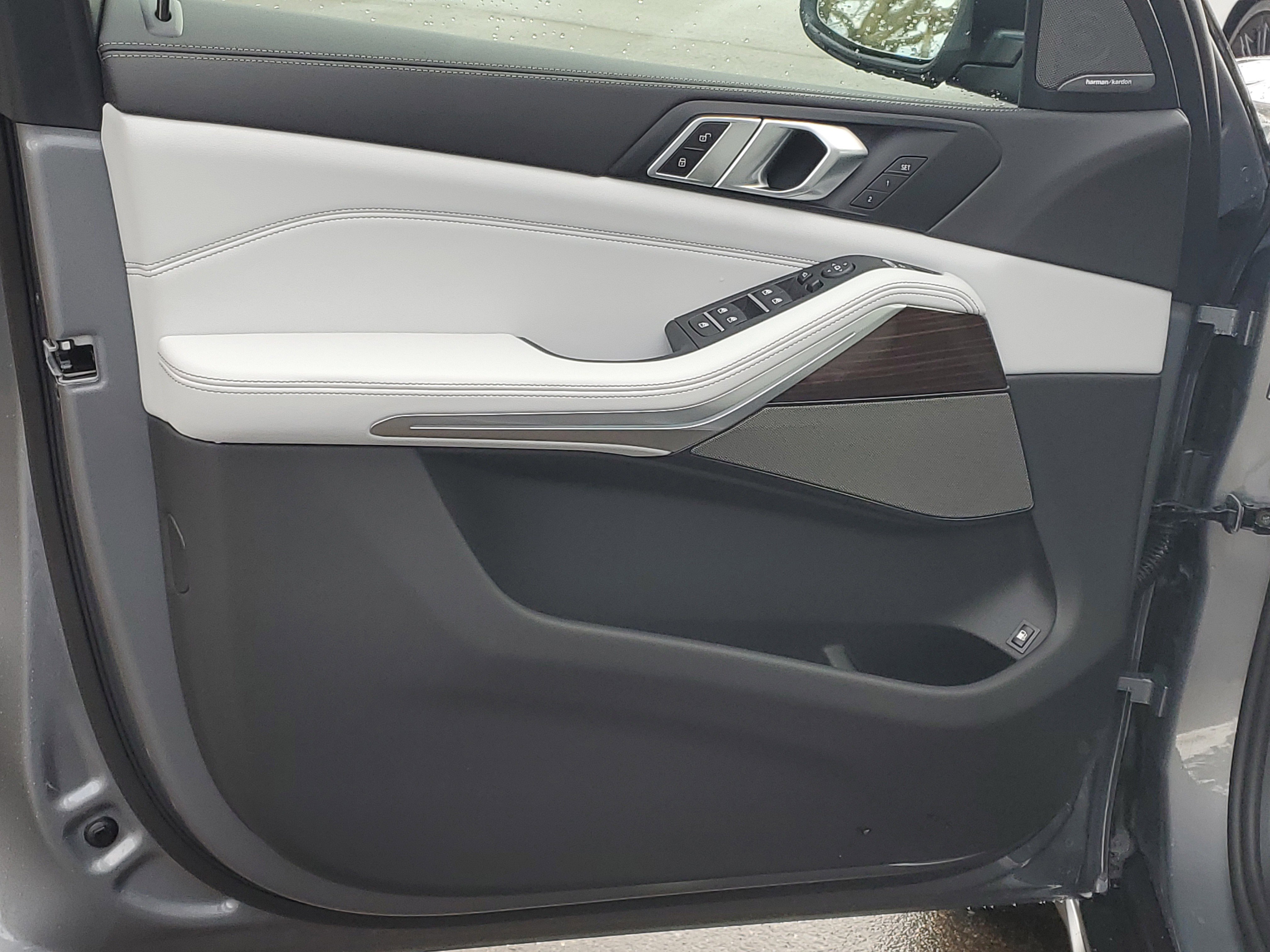 New 2026 BMW X5 xDrive50e image 5